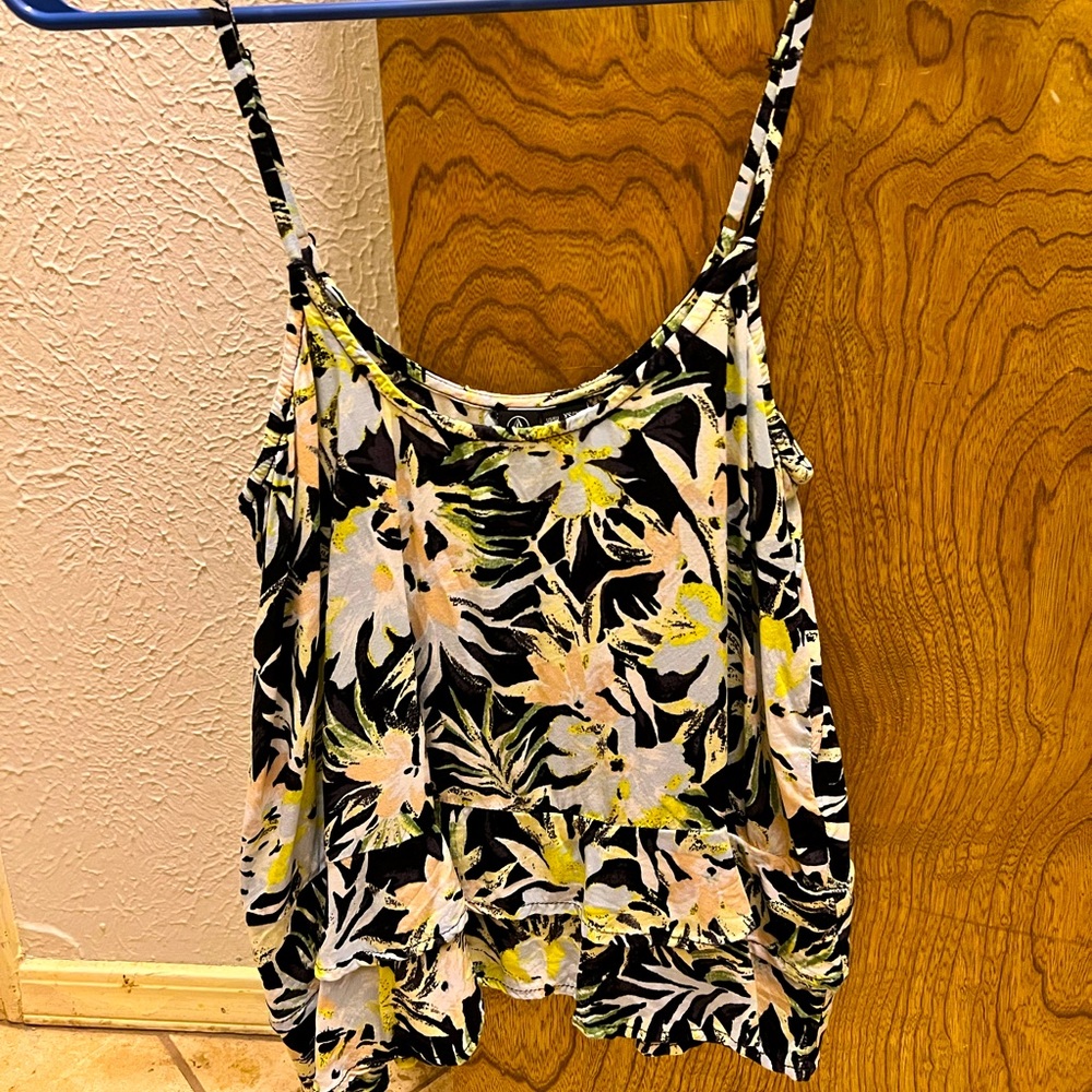 Volcom flowy tank top xs